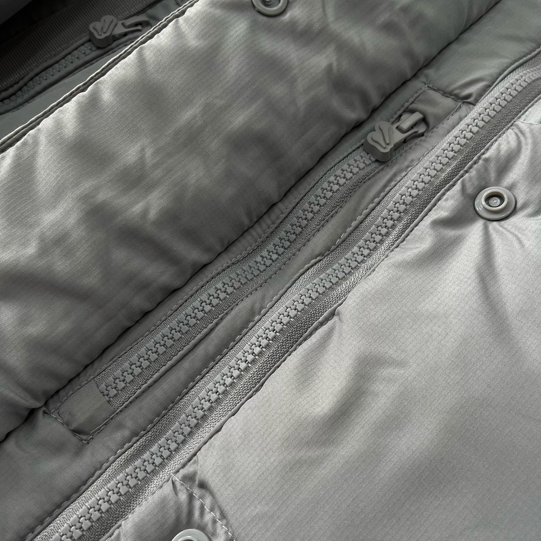Syna World ¥490 Synaworld Down Jacket (Grey) - Image 11