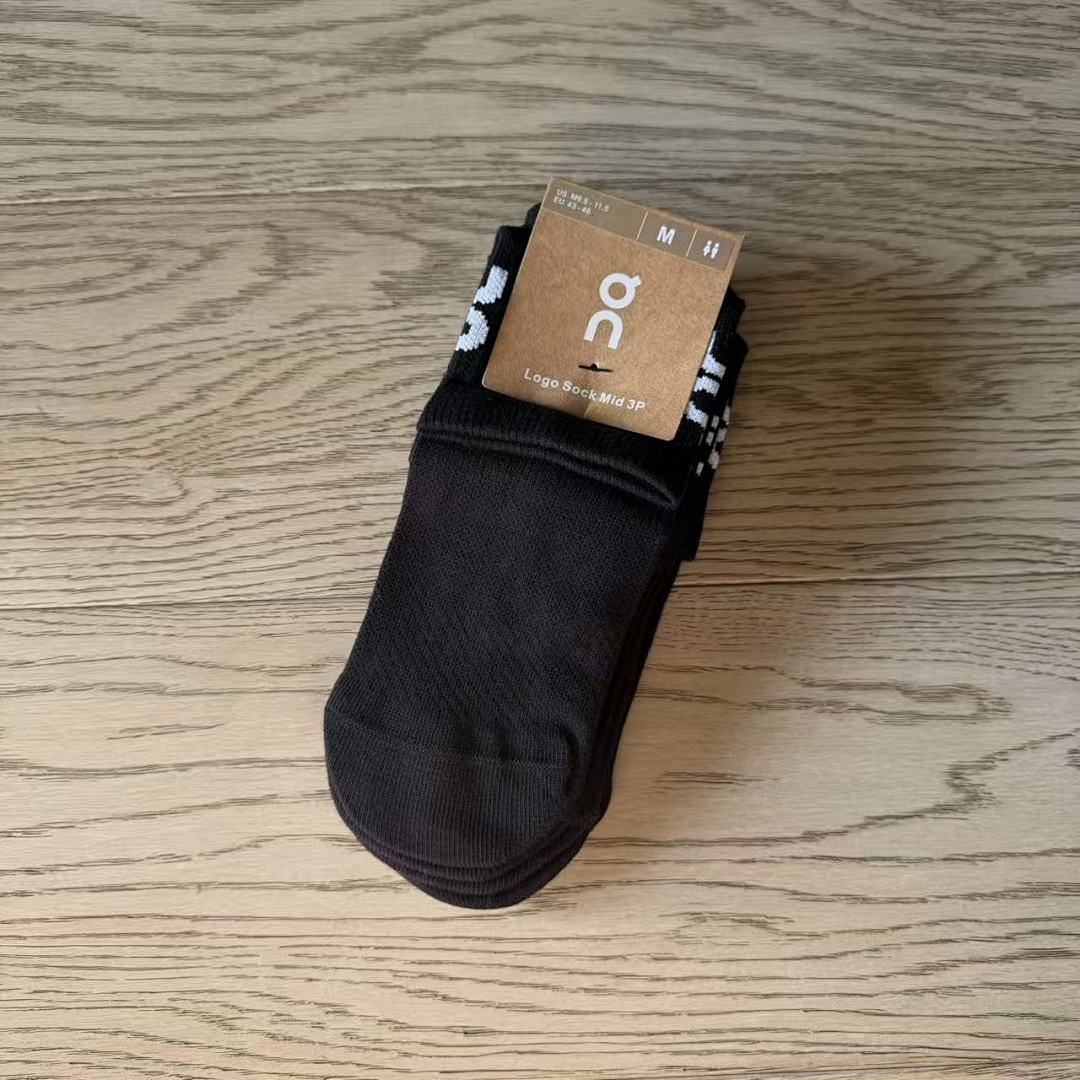 UGG ON Socks SOCK 3 Pacs A Set - Image 8