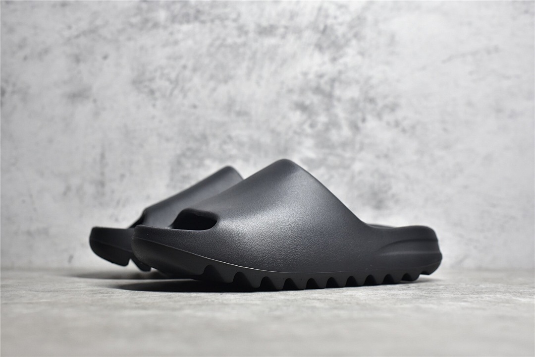 Christian Louboutin Yeezy Slipper (Black)