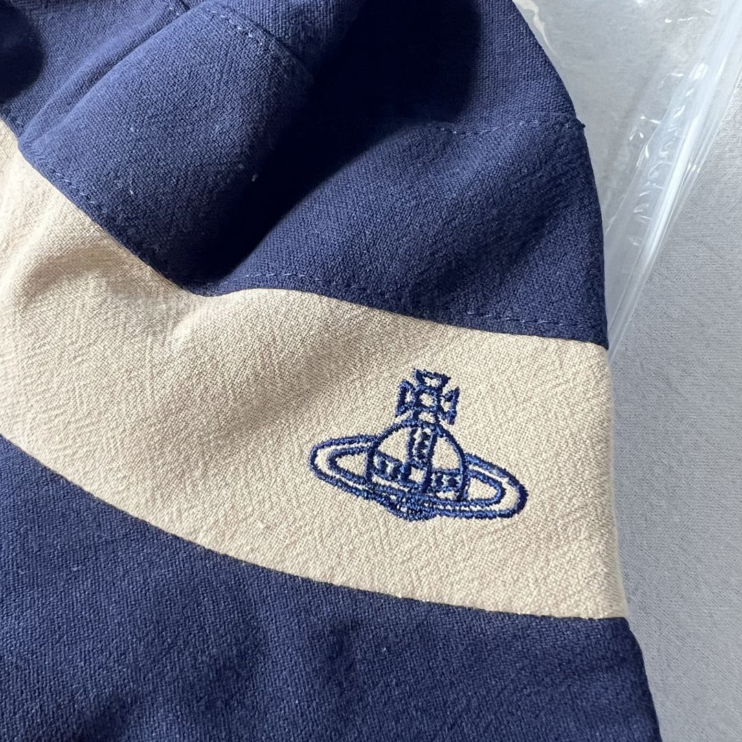 UGG Vivienne Westood Hat With Logo Bag - Image 2