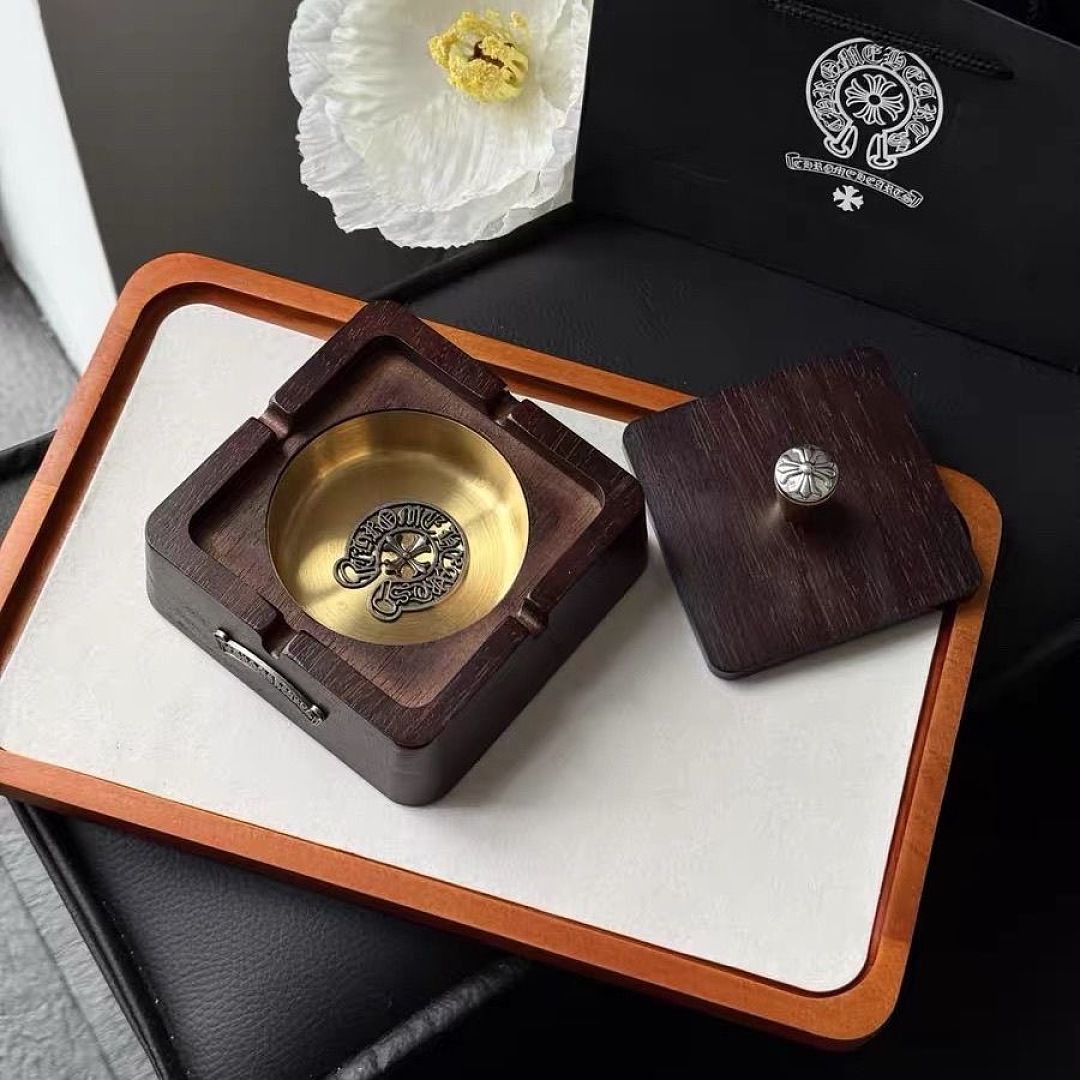 Other Solid Wood Ashtray, photo 1