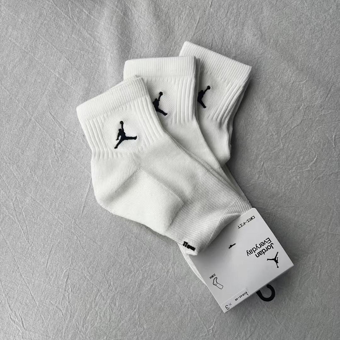Accessiories 5 Socks Towel 3 Pacs A Set - Image 3
