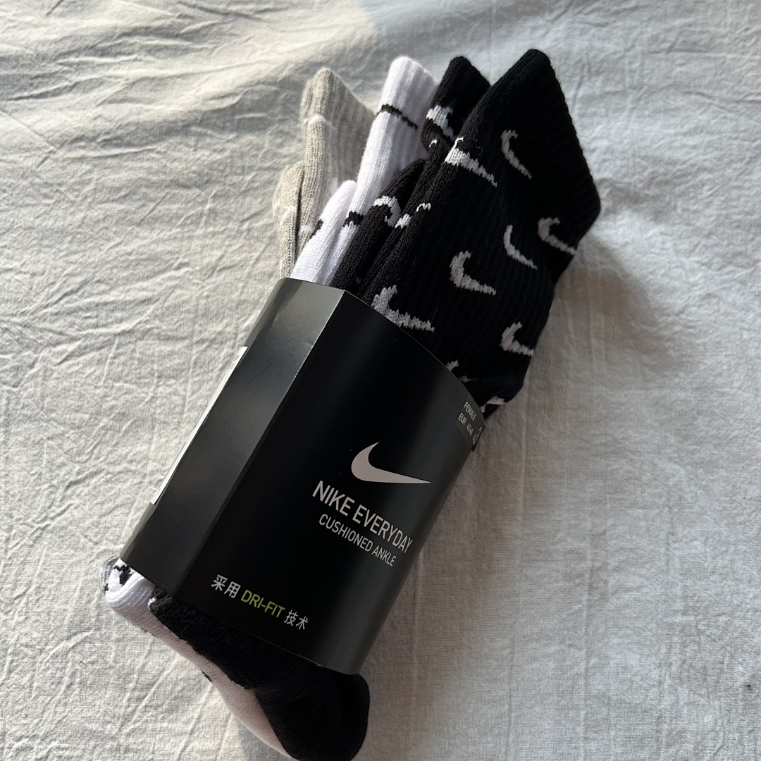 Accessiories Alll Logo NK Socks 3Pac A Set - Image 2