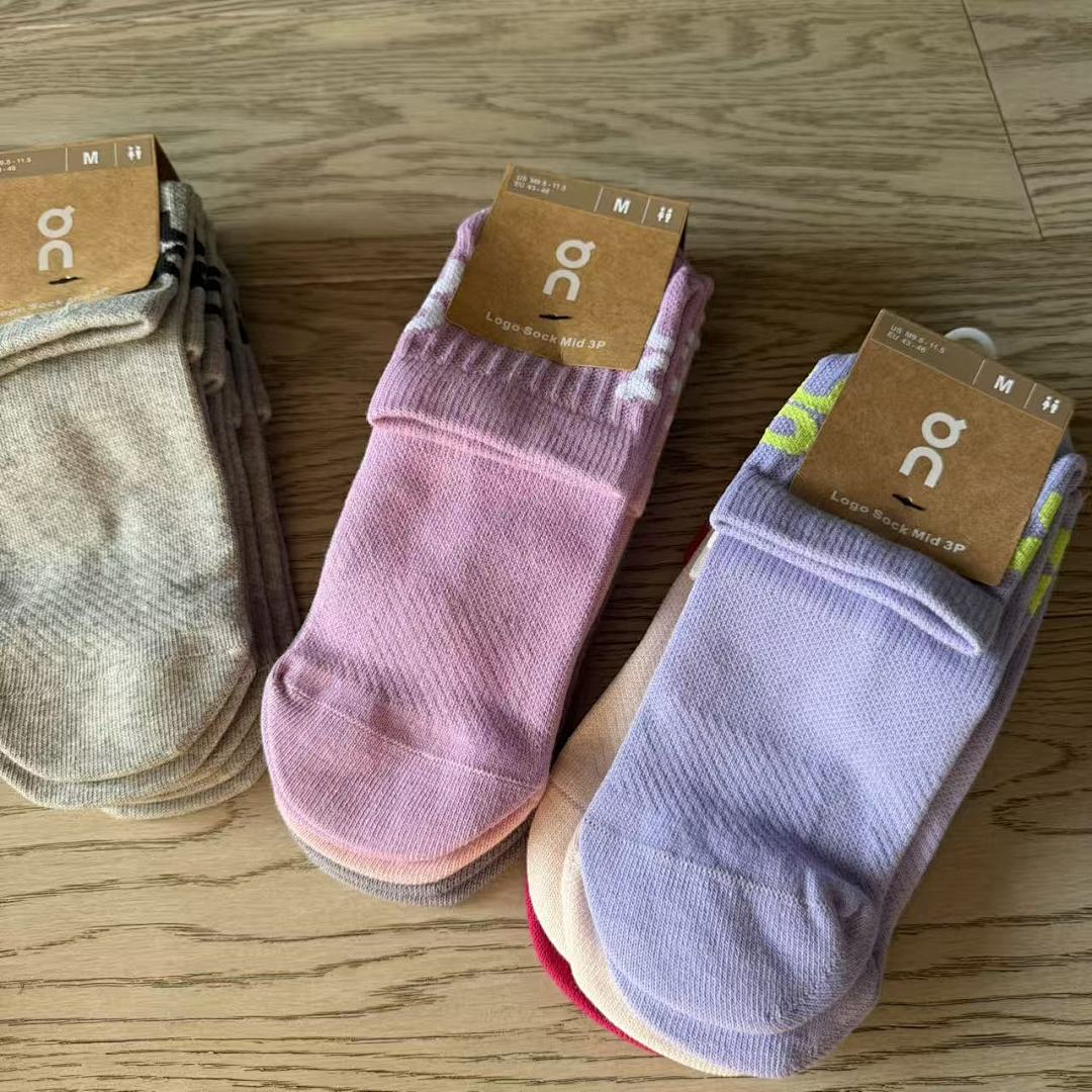 UGG ON Socks SOCK 3 Pacs A Set - Image 2