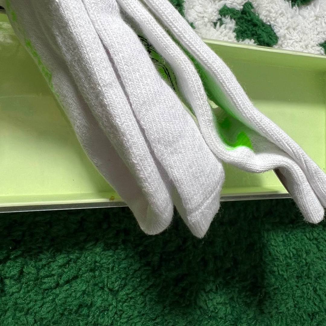 Accessiories OFF WHITE HAPPY THE BUNNY GRAPHIC SOCKS 1:1 With Box And Sticker - Image 8