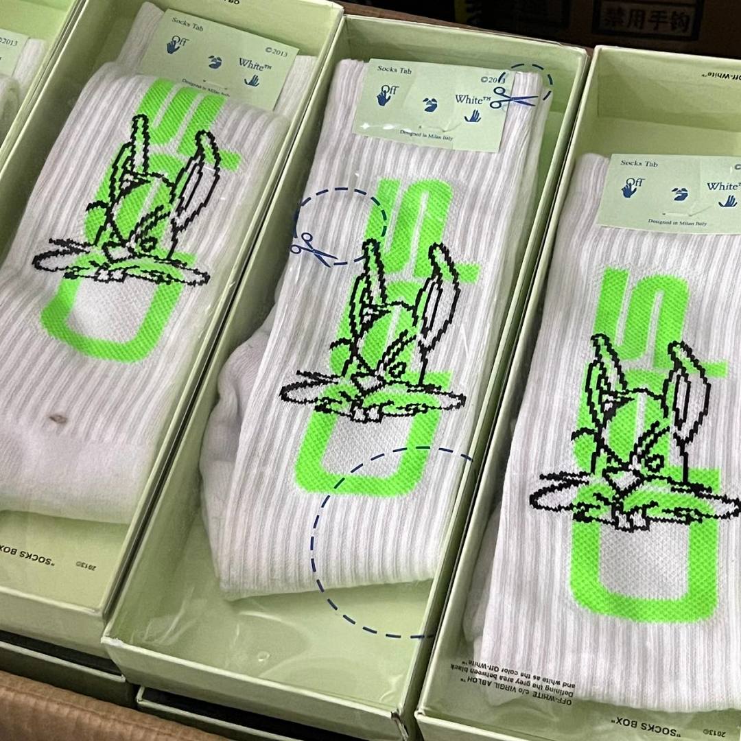Accessiories OFF WHITE HAPPY THE BUNNY GRAPHIC SOCKS 1:1 With Box And Sticker