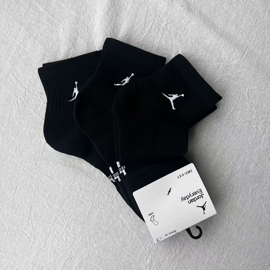Accessiories 5 Socks Towel 3 Pacs A Set - Image 2