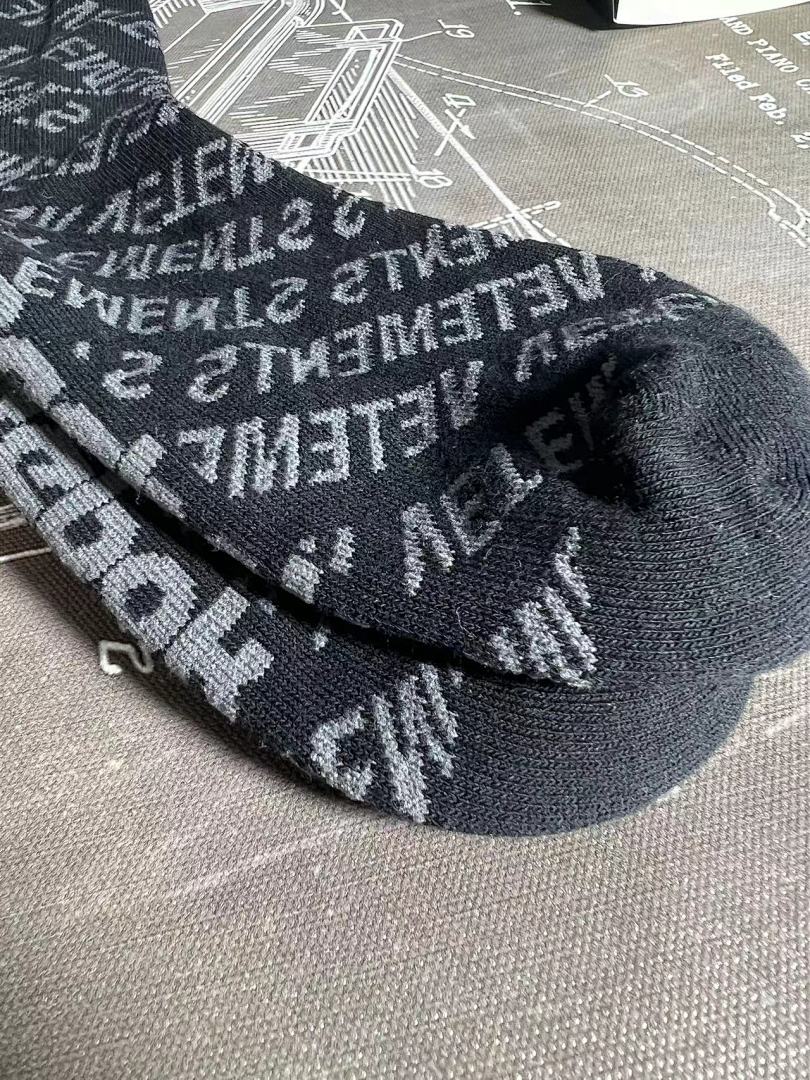 Accessiories 1:1 Vetements All Logo Socks - Image 11