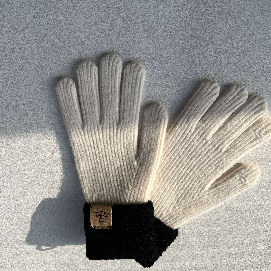 Hats Vivienne Westood Glove - Image 4