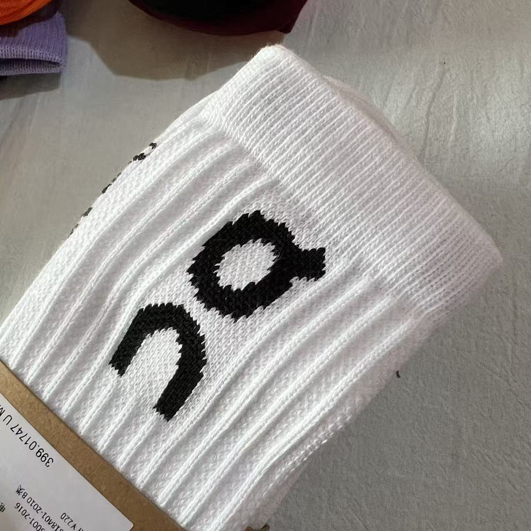 UGG ON Socks SOCK 3 Pacs A Set - Image 13