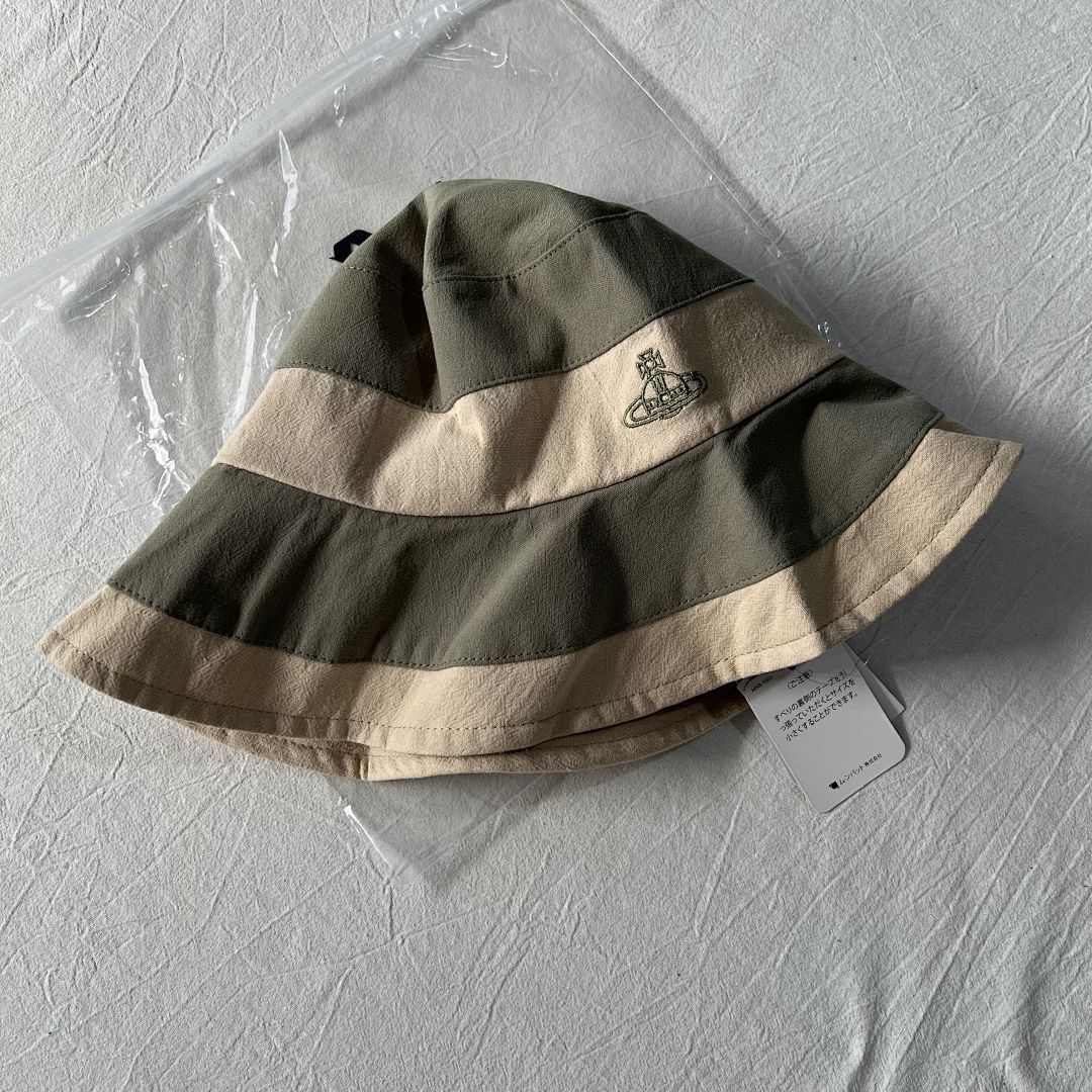 UGG Vivienne Westood Hat With Logo Bag - Image 6