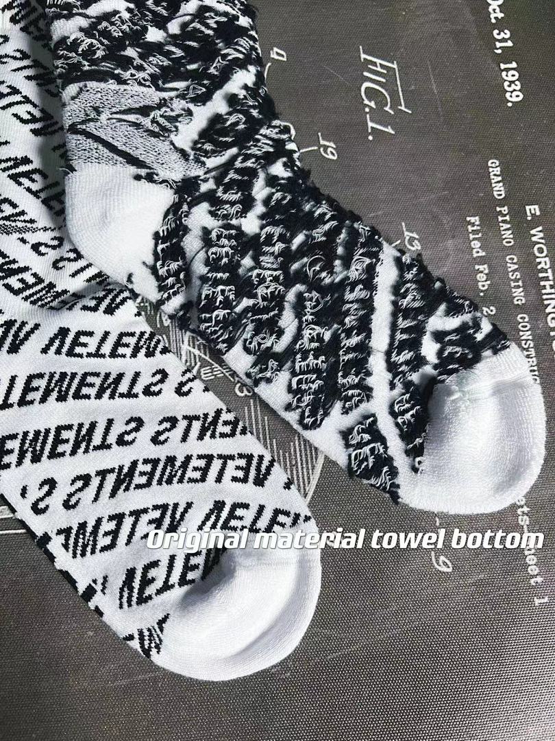 Accessiories 1:1 Vetements All Logo Socks - Image 15