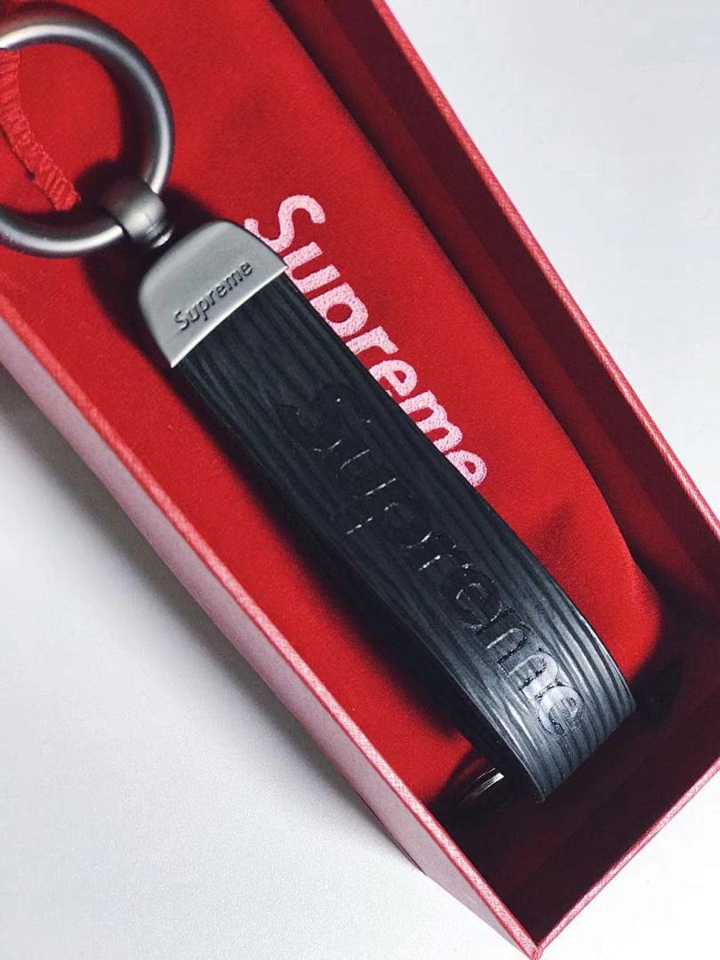 Chanel SU* Keychain - Image 10