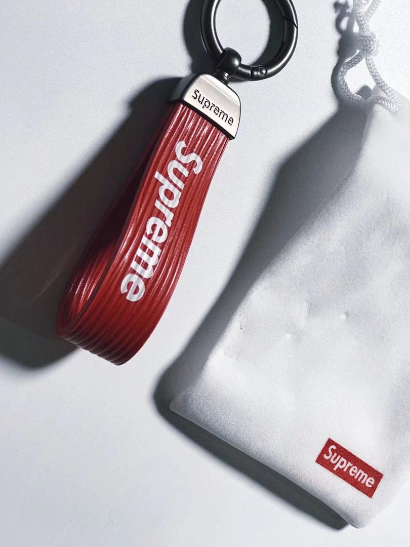 Chanel SU* Keychain - Image 3