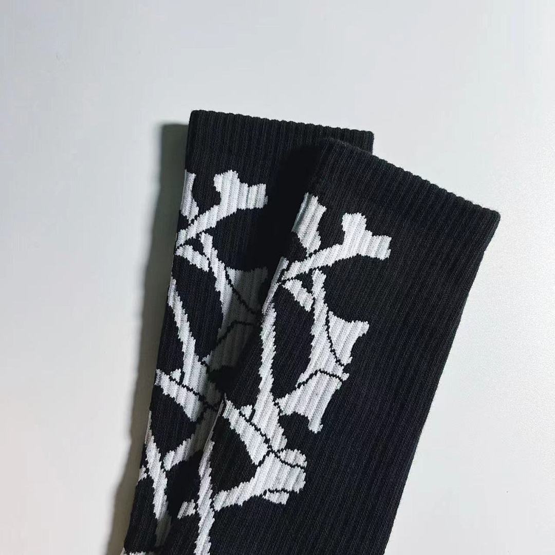 AMIRI 1: 1 AMIRI 2022 New Season Socks Skull Towel Black White Top - Image 6