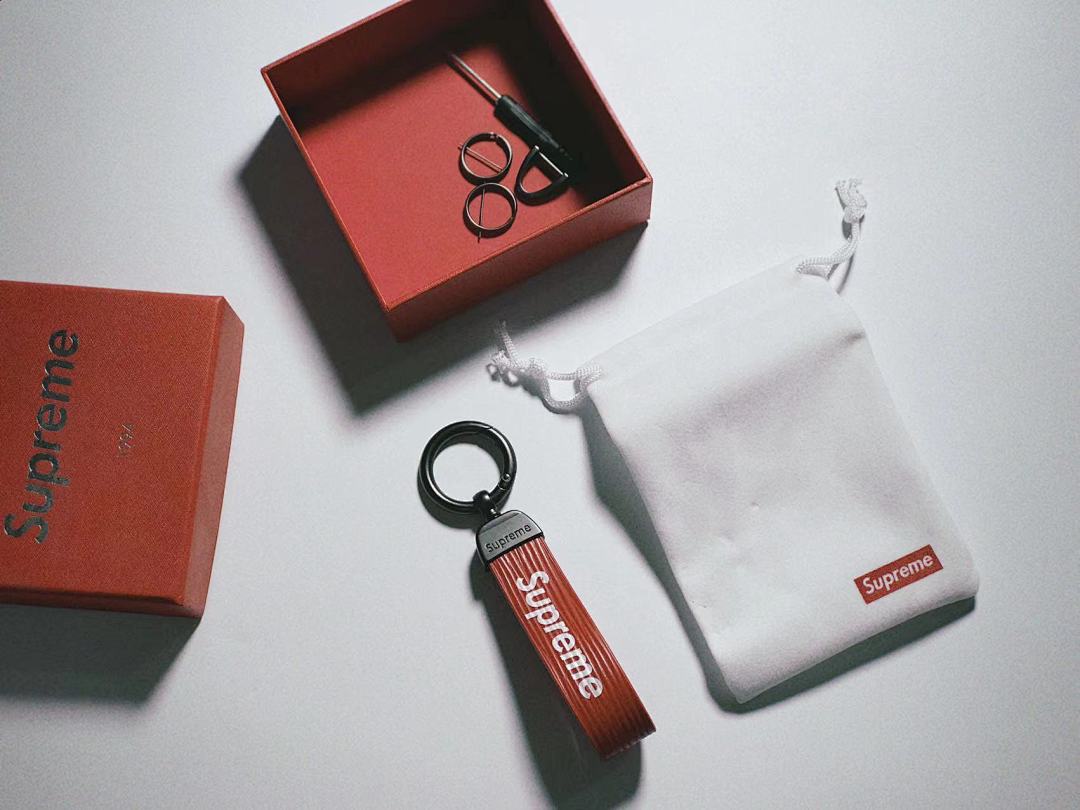 Chanel SU* Keychain - Image 4