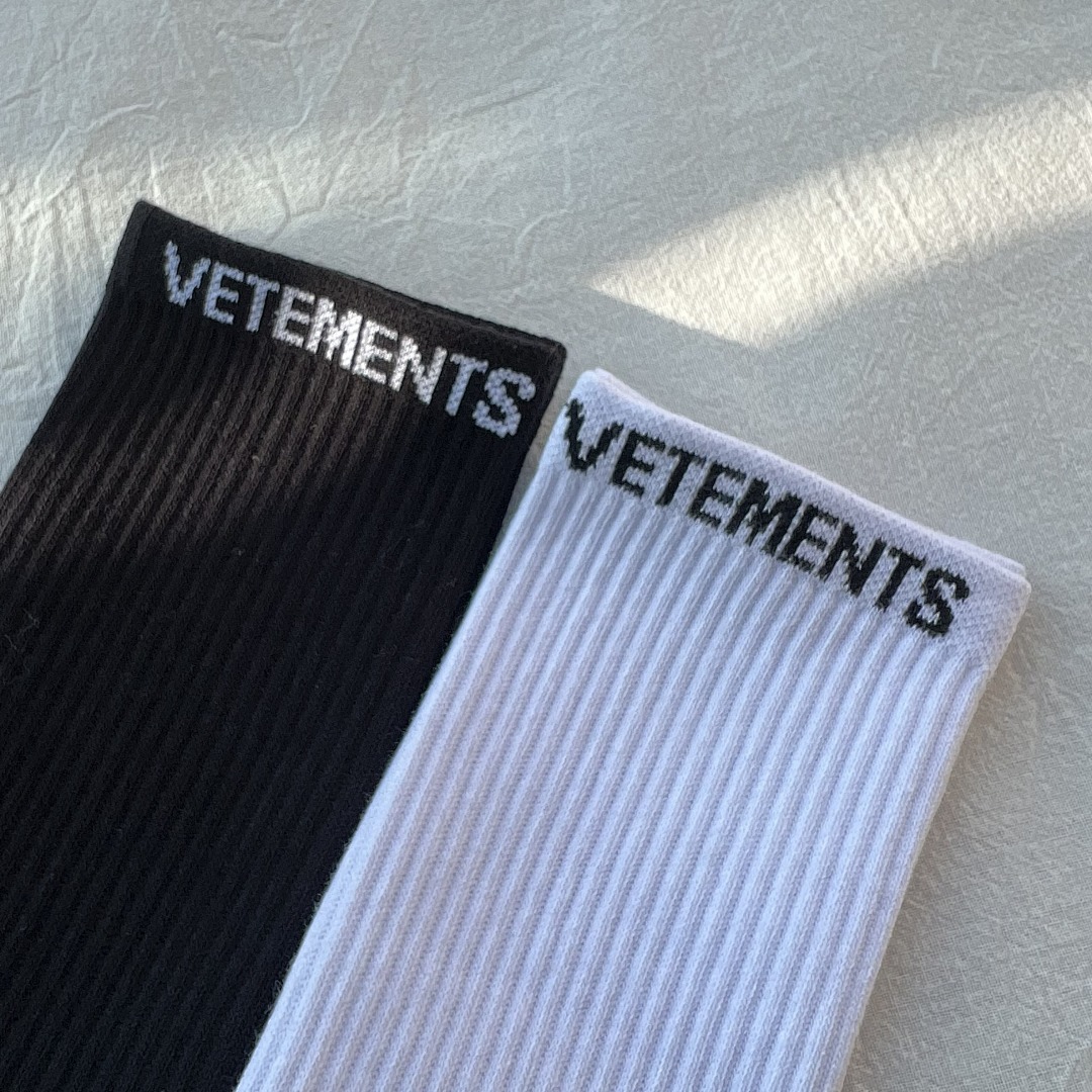 Accessiories VETEMENTS 2024 New Socks VT (Flat Version)