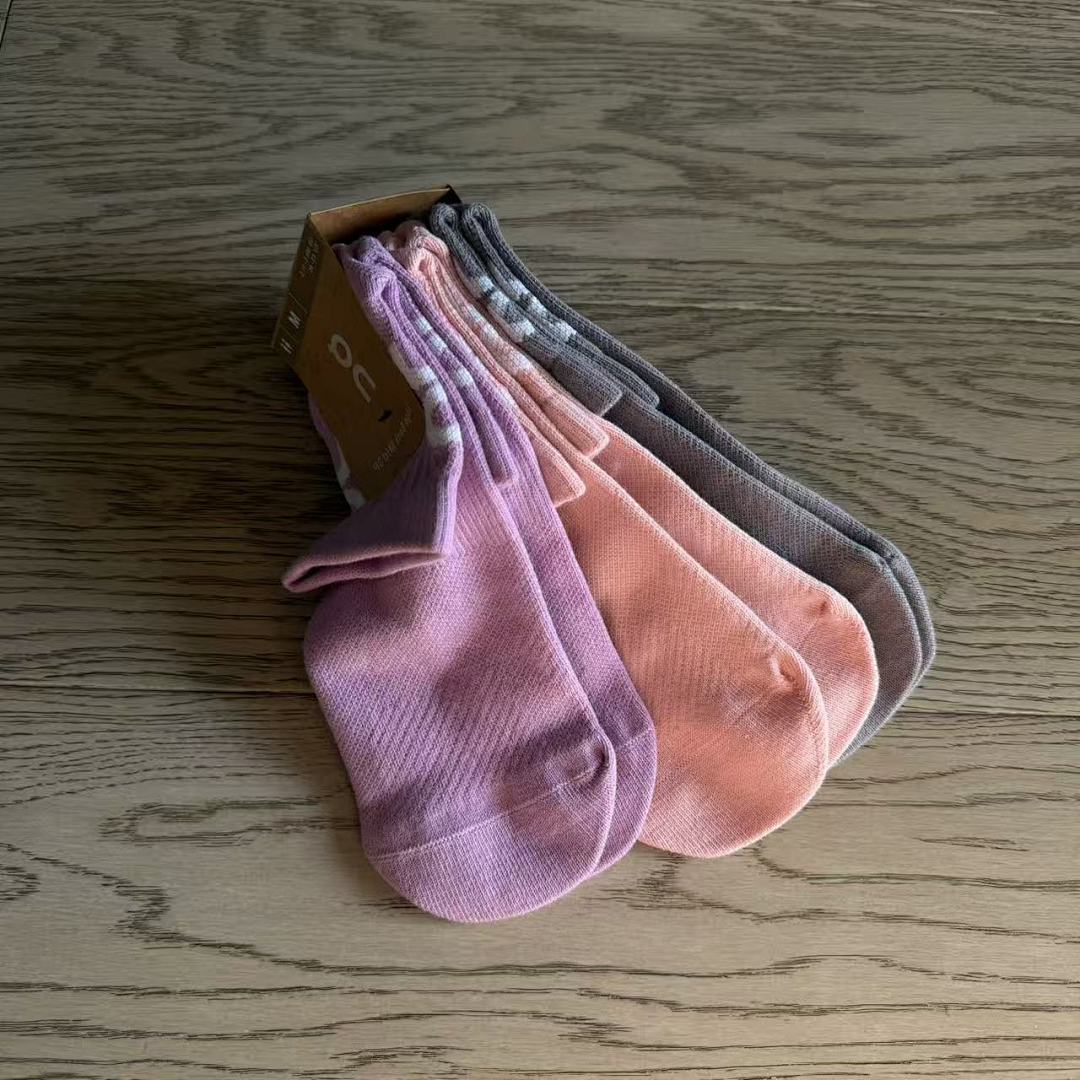 UGG ON Socks SOCK 3 Pacs A Set - Image 6