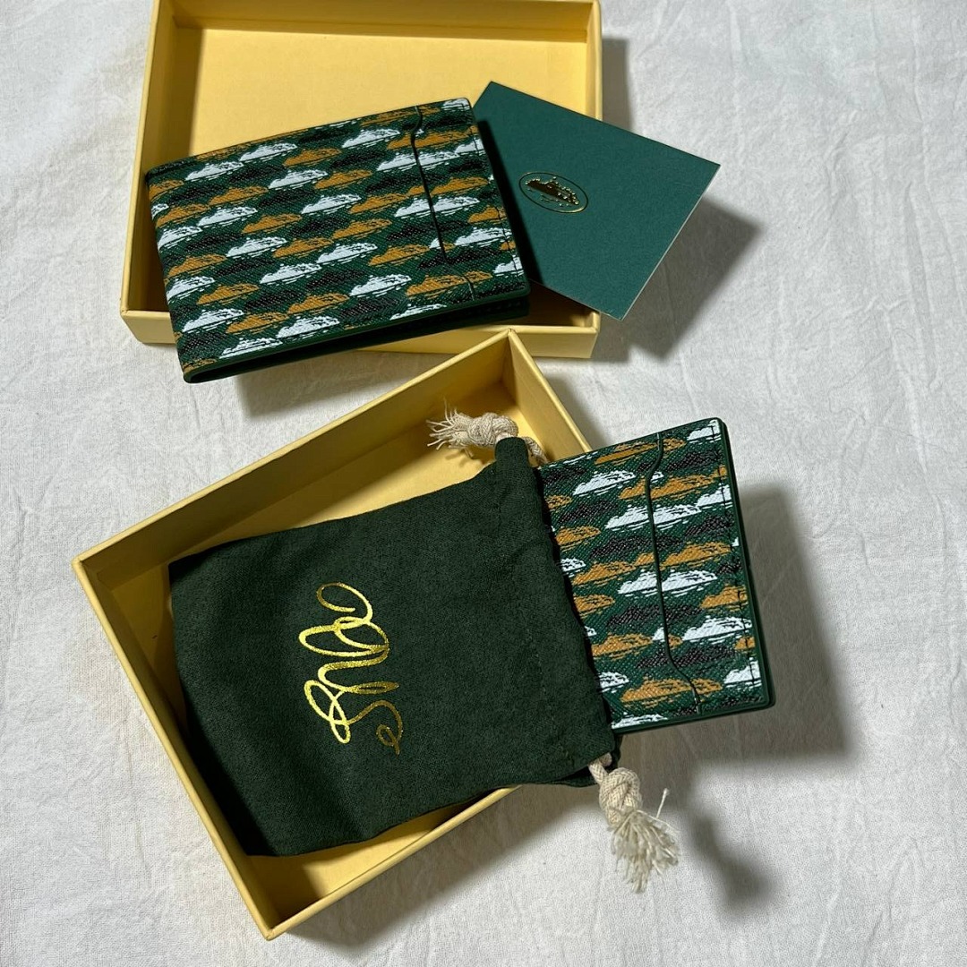 bag/homeware/accessories In Stock! CRT*Z Green Card Holder - Image 2