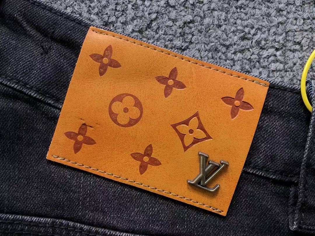 Louis Vuitton 195 L⭐ - Image 15