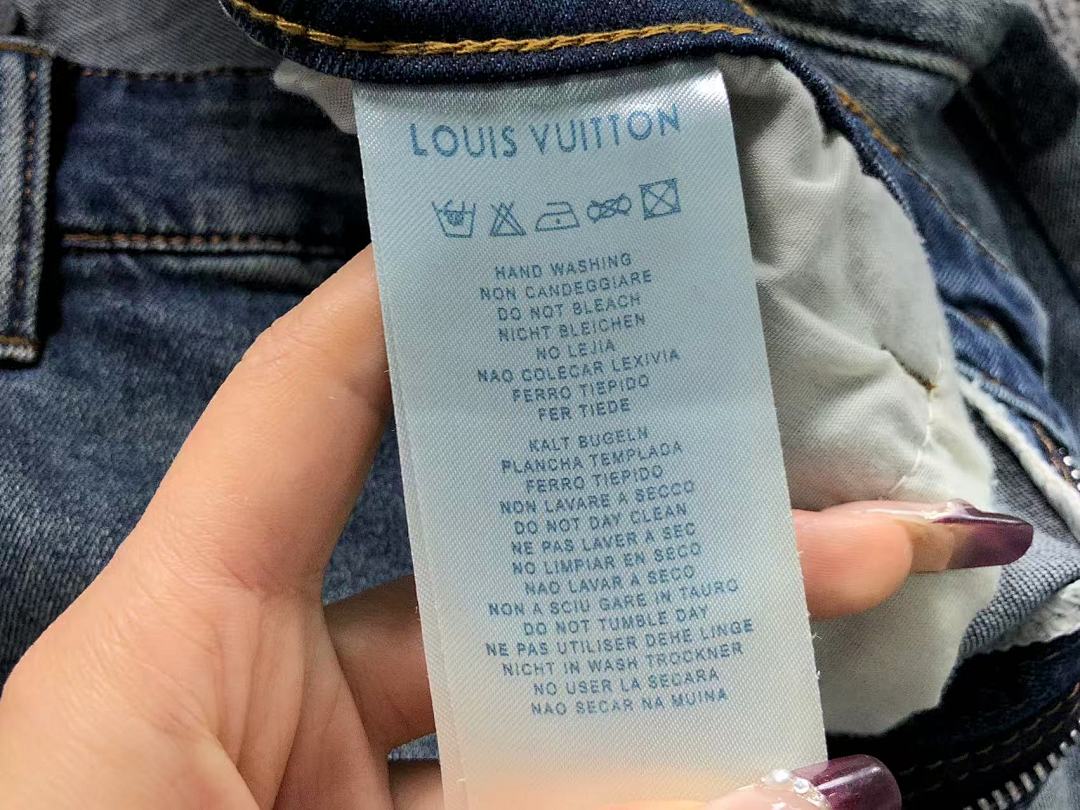 Louis Vuitton 215 L⭐ - Image 24
