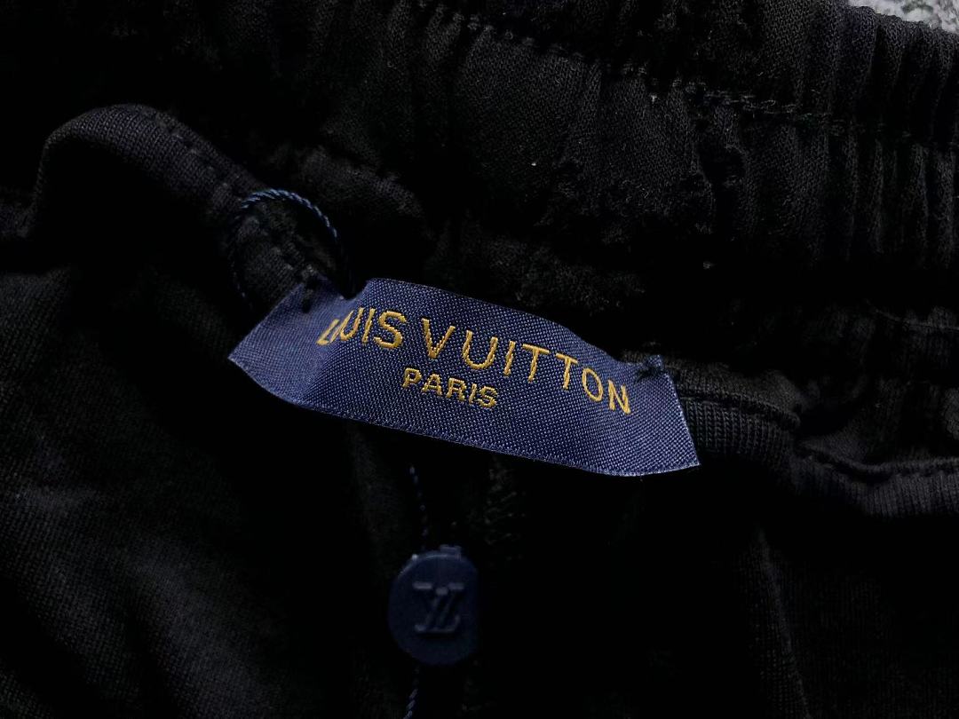 Louis Vuitton SHORTS L⭐ T-SHIRT - Image 39