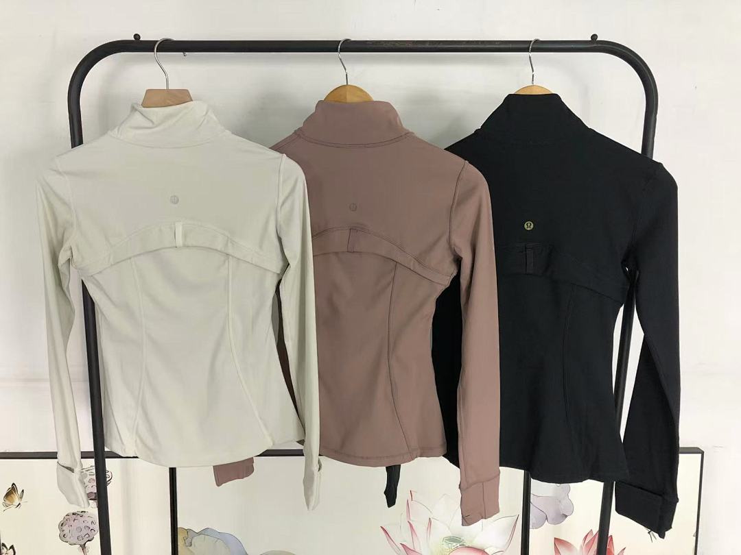 On Running 228 LULULEMON LONG SLEEVED FEMAIE - Image 25