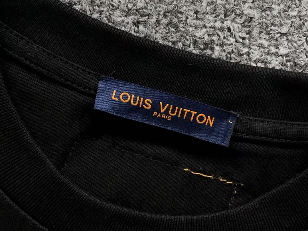 Louis Vuitton 108 L⭐ T-SHIRT 41061310126 (Im 170Cm 60Kg I Wear Size XS In The Phot) - Image 22