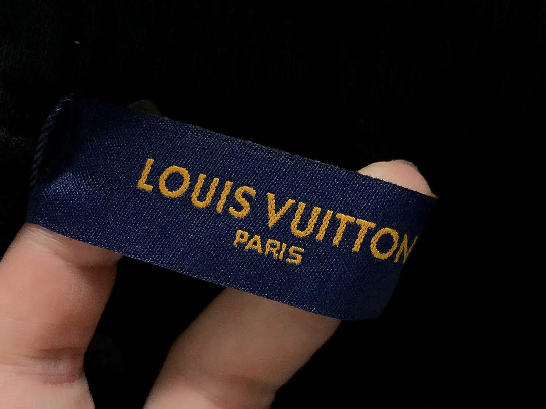 Louis Vuitton SHORTS 158 L⭐ T-SHIRT 2208020215 (Im 170Cm 60Kg I Wear Size S In The Phot) - Image 36