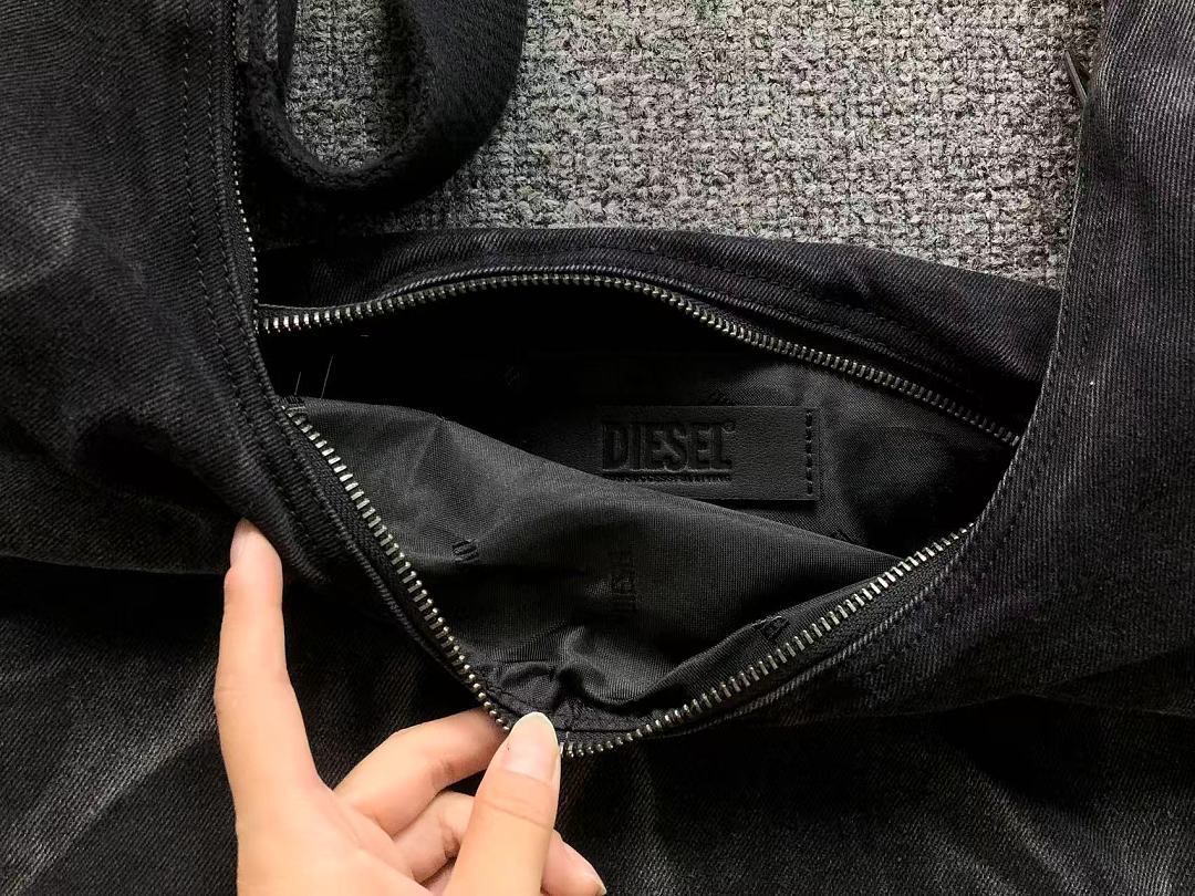 Diesel 228 DIESEL BAG 4207240475 (Long 42CM* Wide 8CM* High 29CM) - Image 8
