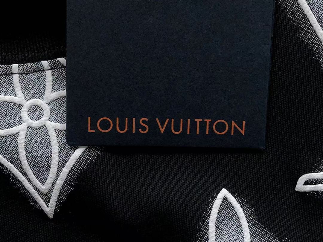 Louis Vuitton 125 L⭐ T-SHIRT 311211921 (Im 170Cm 57Kg I Wear Size XS In The Phot) - Image 17