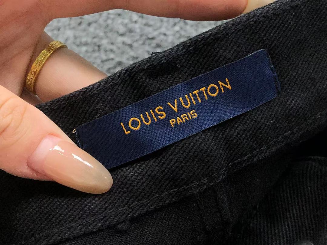 Louis Vuitton 195 L⭐ - Image 24