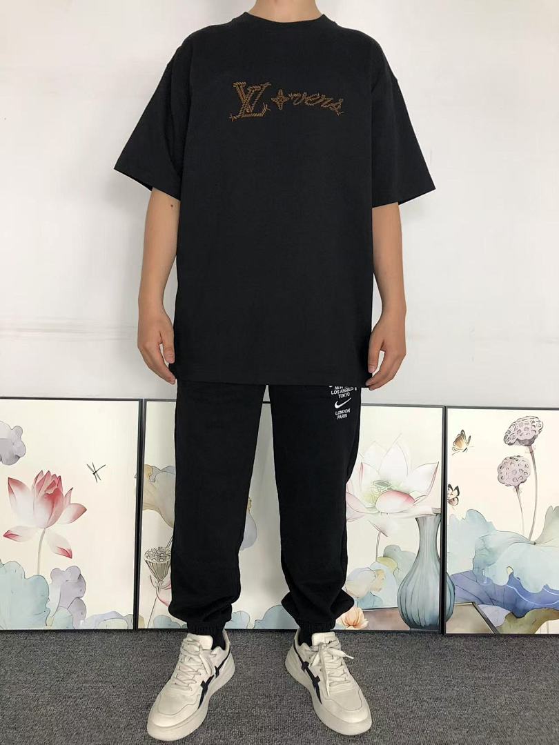 Louis Vuitton 115 L⭐ T-SHIRT 41072403133 (Im 170Cm 60Kg I Wear Size M In The Phot) - Image 3