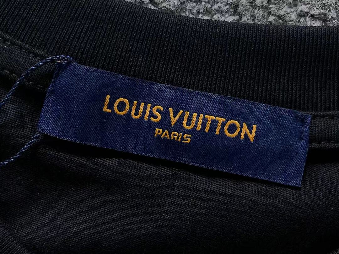 Louis Vuitton SHORTS 158 L⭐ T-SHIRT 2208020215 (Im 170Cm 60Kg I Wear Size S In The Phot) - Image 18