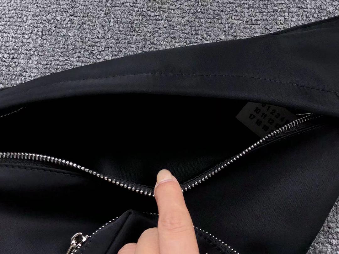 On Running 188 MAISON MARGIELA BAG 1106121524 (Long 35CM* Wide 7CM*38CM) - Image 11