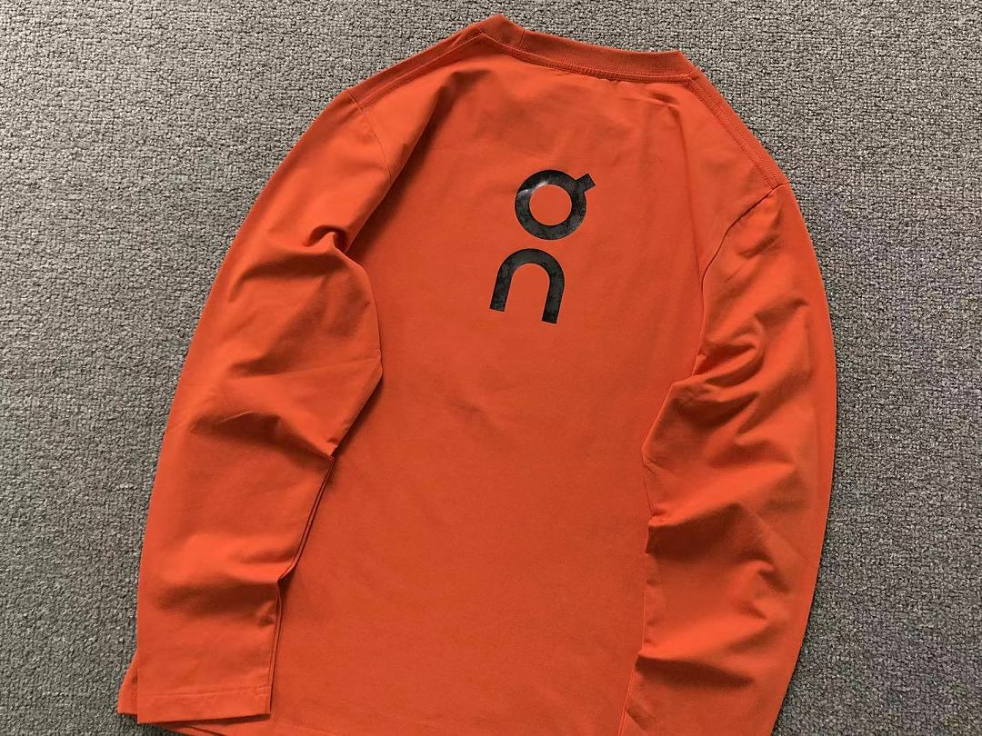 On Running 135 ON LONG SLEEVED 2208081004 (Im 170Cm 60Kg I Wear Size XL In The Phot) - Image 21