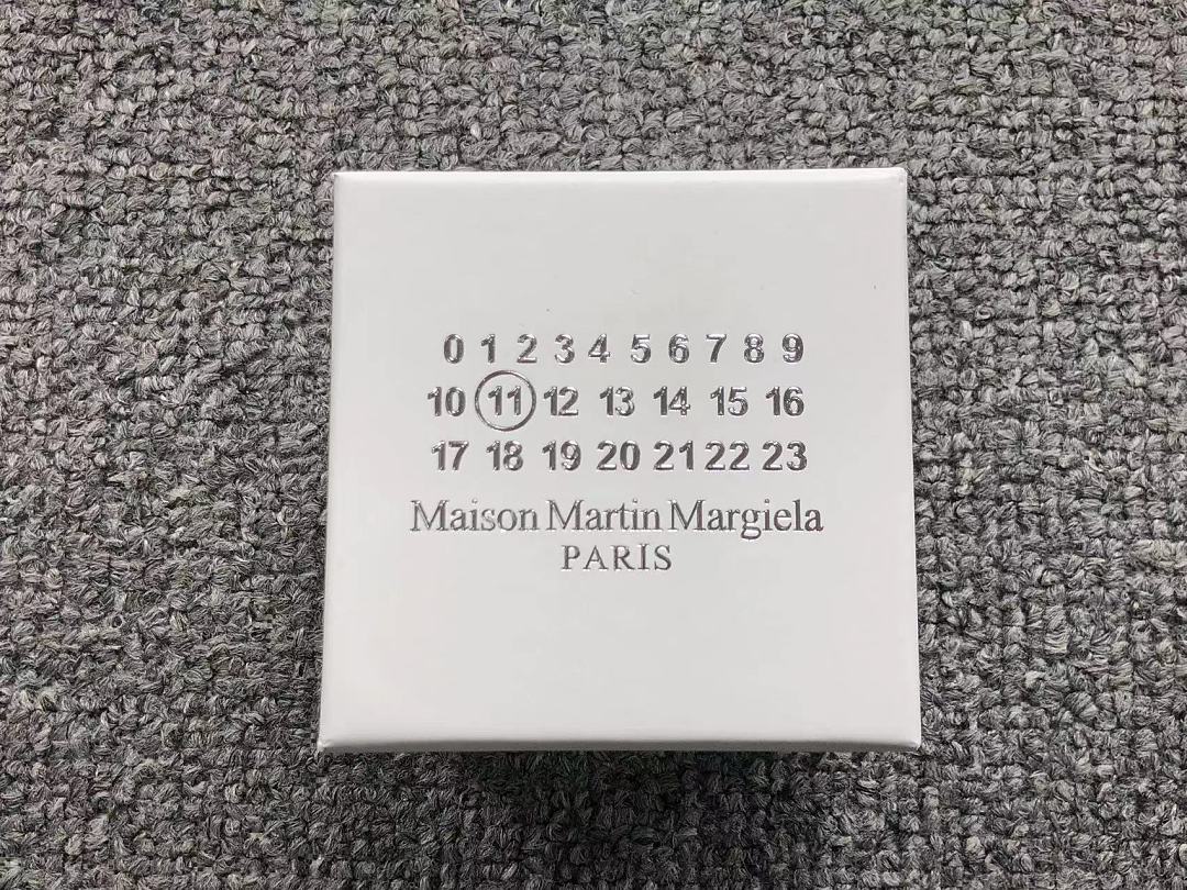 On Running 105 MARGIELA - Image 9