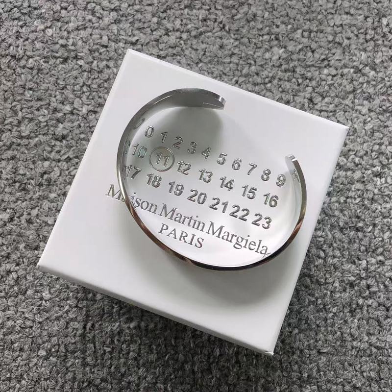 On Running 118 MAISON MARGIELA