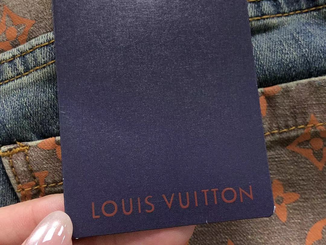 Louis Vuitton 208 L⭐ - Image 24