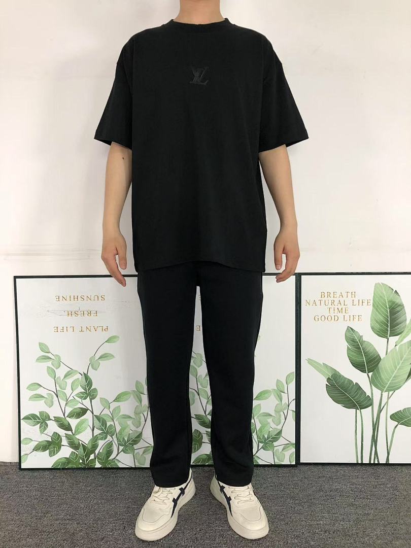 Louis Vuitton 118 L⭐ T-SHIRT 213041021 (Im 170Cm 55Kg I Wear Size S In The Phot) - Image 3
