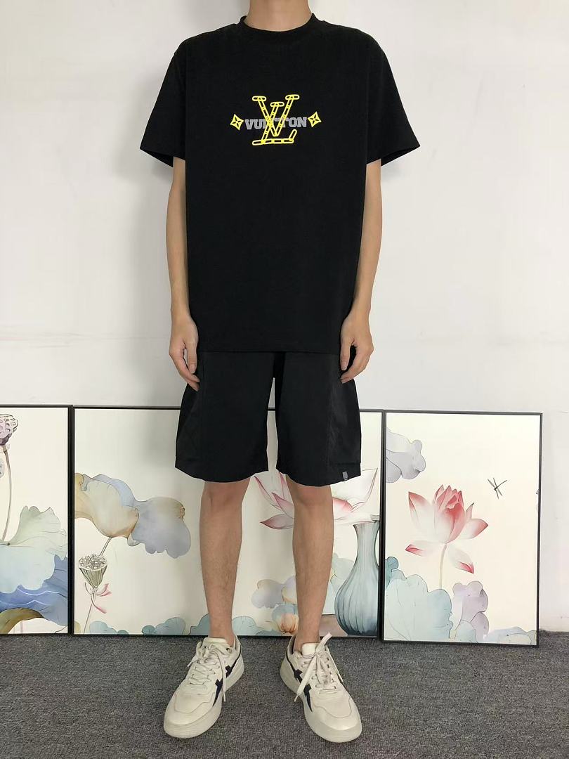 Louis Vuitton 148 L⭐ T-SHIRT 22050432001 (Im 170Cm 60Kg I Wear Size XS In The Phot) - Image 3