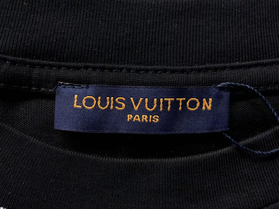 Louis Vuitton 126 L⭐ T-SHIRT 214010136 (Im 170Cm 60Kg I Wear Size S In The Phot) - Image 14