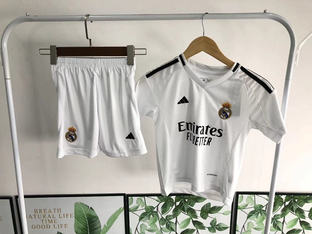 Chanel 68 FOOTBALL T-SHIRT SHORTS - Image 29