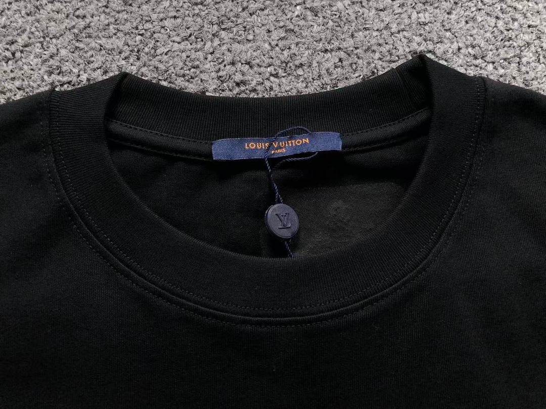 Louis Vuitton 139 L⭐ LONG SLEEVED 3207240721 (Im 170Cm 60Kg I Wear Size M In The Phot) - Image 20