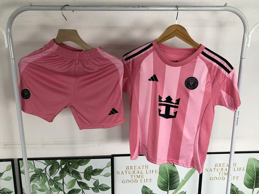Chanel 75 FOOTBALL T-SHIRT SHORTS - Image 25