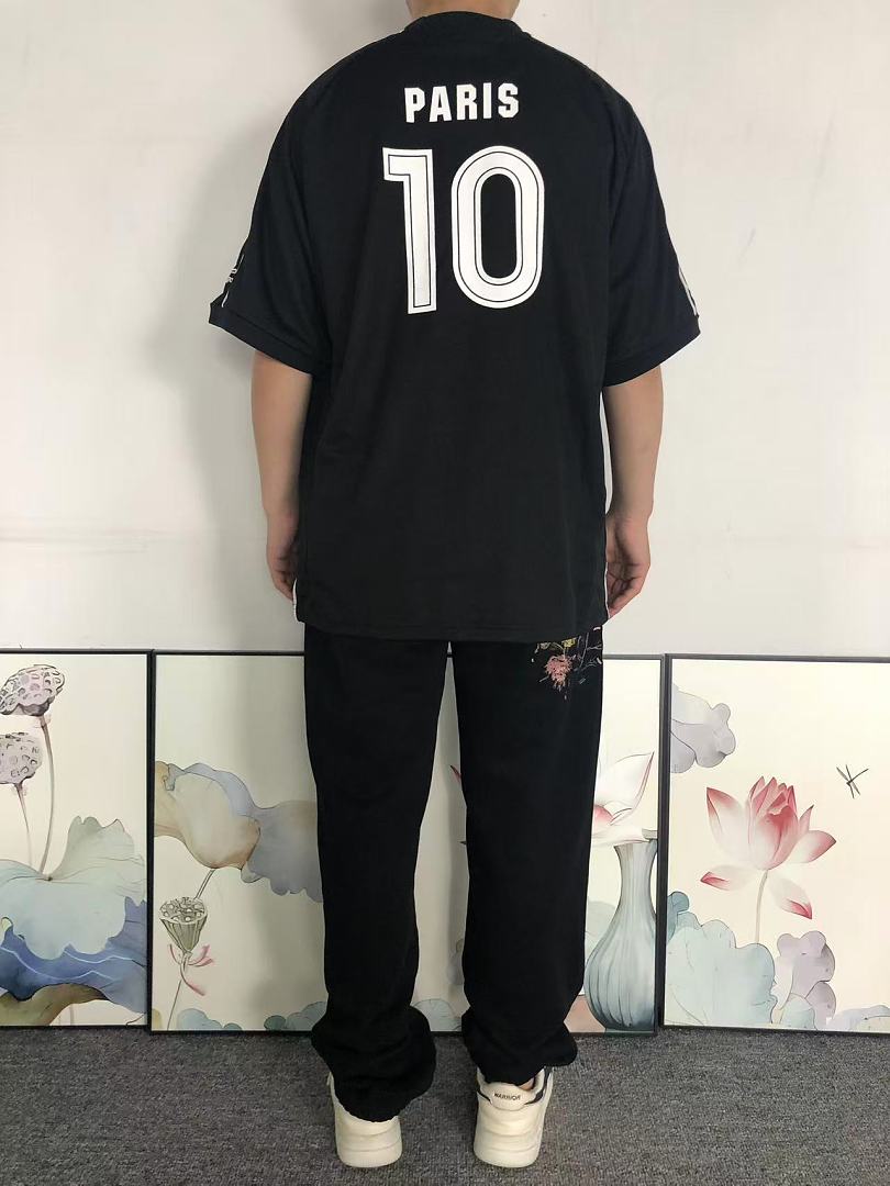 Balenciaga 135 B⭐L⭐⭐⭐IA⭐A T-SHIRT 42042608163 (Im 170Cm 60Kg I Wear Size XS In The Phot) - Image 4
