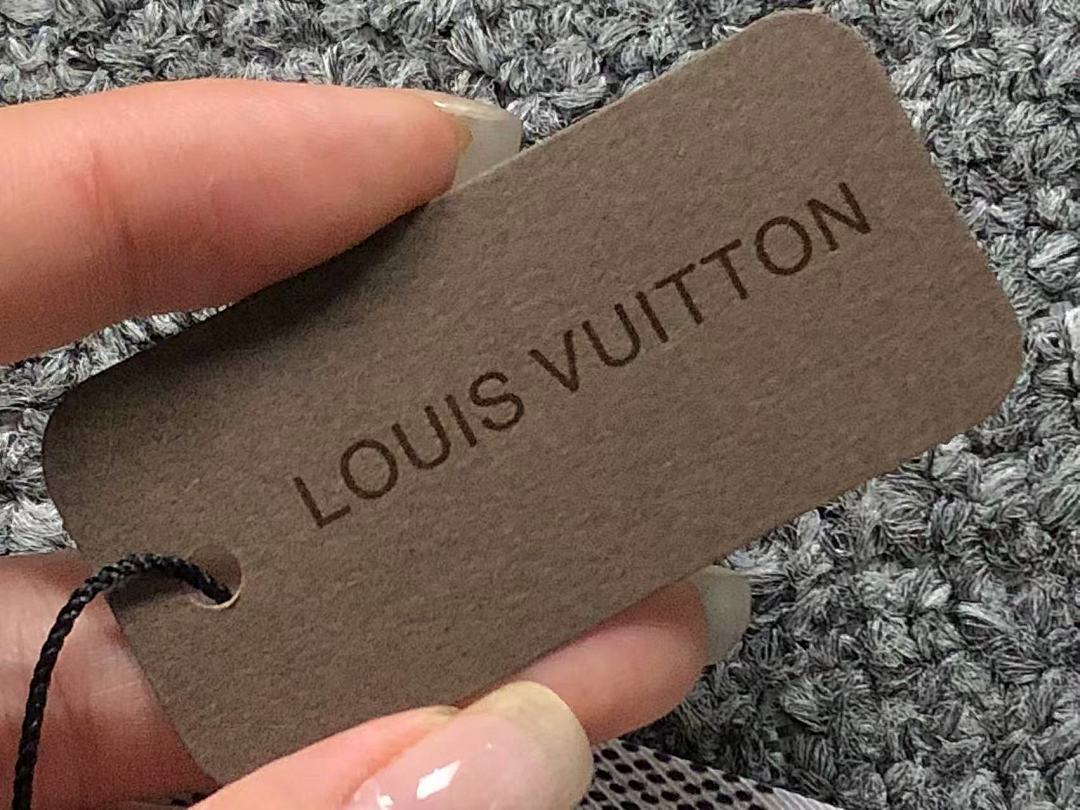 Louis Vuitton 68 L⭐ SCARF 5220710102 (Long 180CM* Wide 8CM*) - Image 8