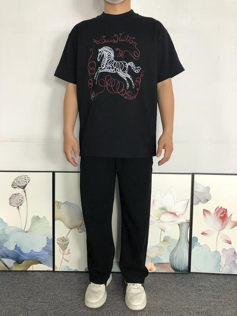 Louis Vuitton 98 L⭐ T-SHIRT 524242419 (Im 170Cm 60Kg I Wear Size M In The Phot) - Image 3