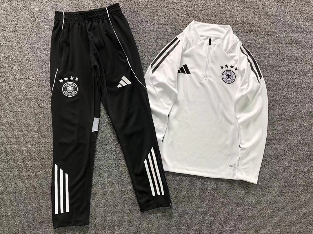 Chanel 135 FOOTBALL LONG SLEEVED TROUSERS - Image 4