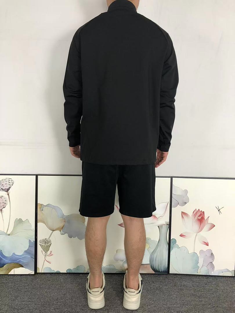 On Running 168 LULULEMON LONG SLEEVED 3207101704 (Im 170Cm 60Kg I Wear Size XL In The Phot) - Image 4